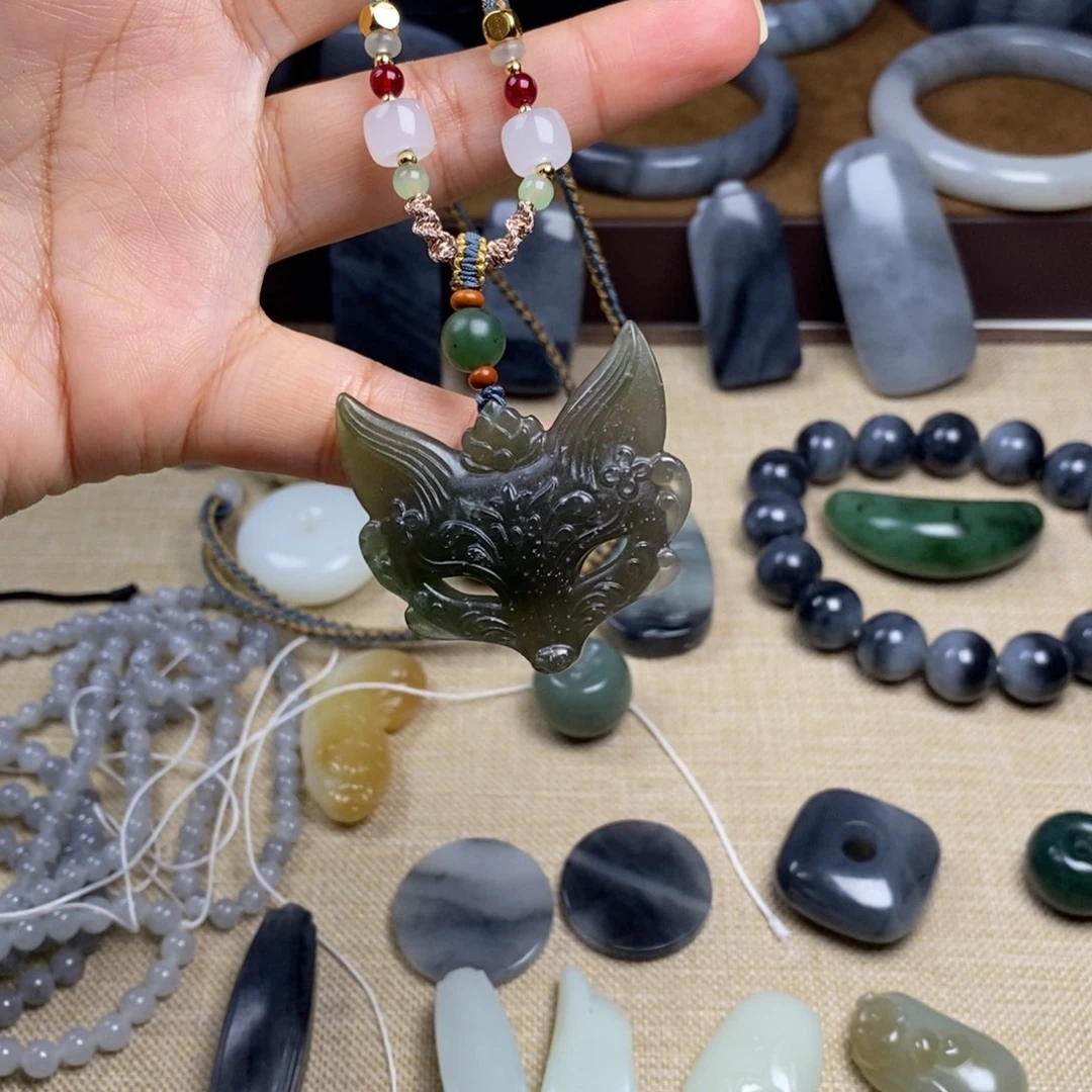 和田玉未镶嵌颈饰