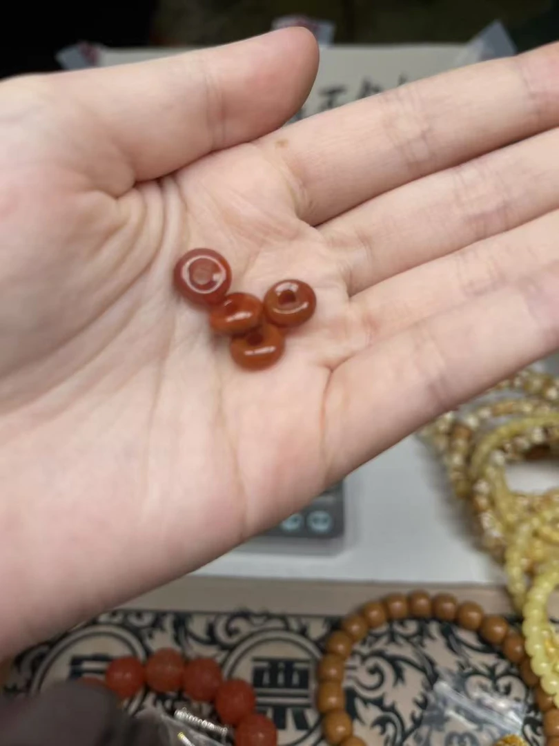 南红玛瑙面包扣一物一图尺寸9.4mm到9.7mm搭配手串好看1155号