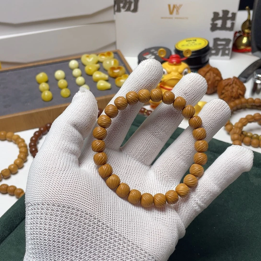 吊坠猴头核桃云锦雕刻