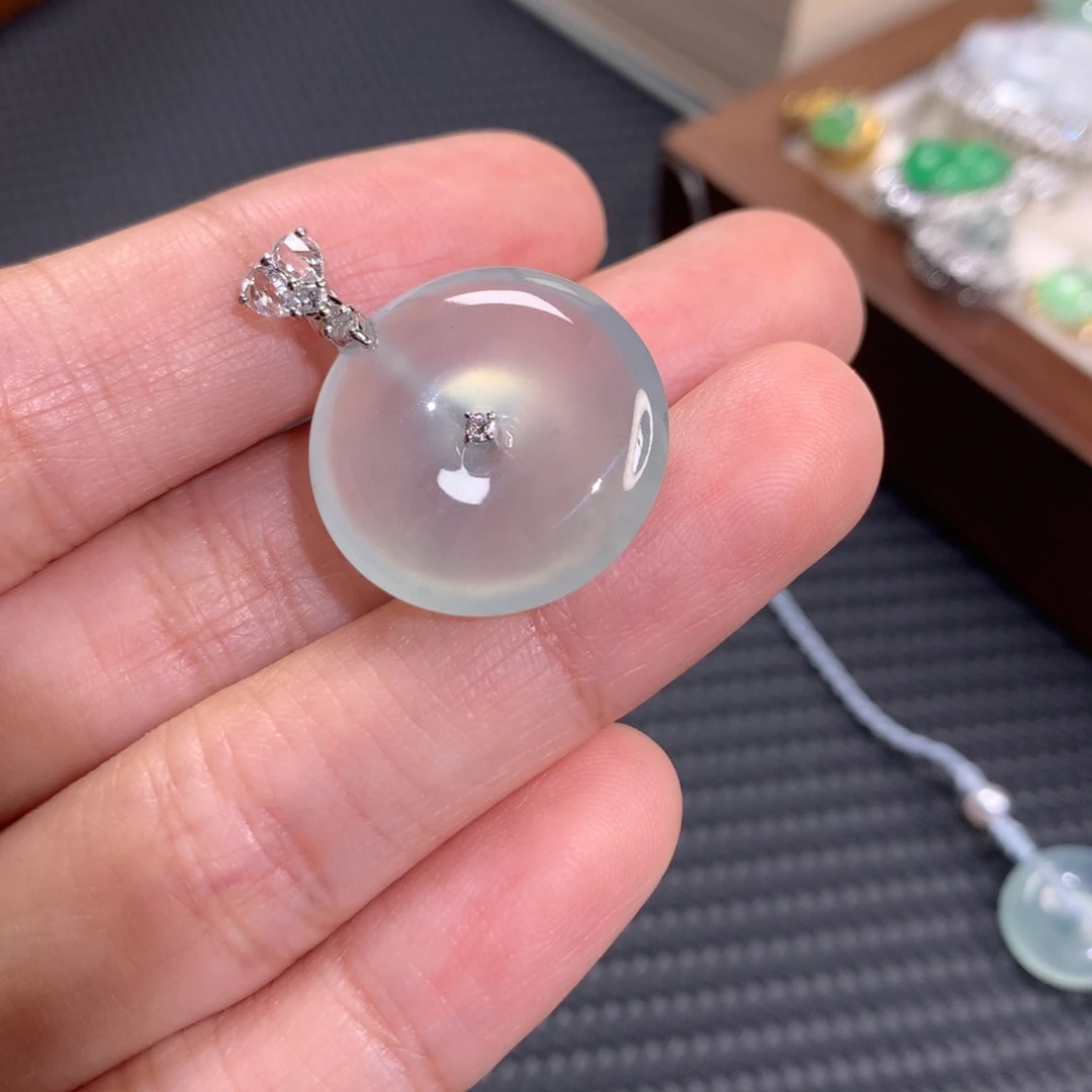 颈饰未镶嵌翡翠平安扣