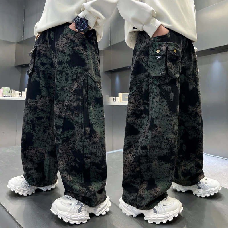 男童牛仔裤春秋款迷彩工装裤宽松痞帅2025新款中大童男孩秋装长裤