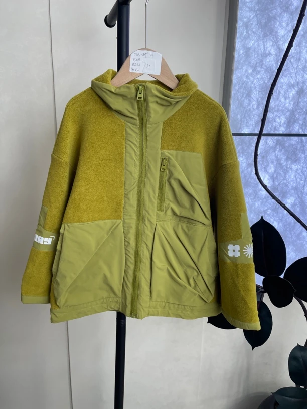 0080 个家豆绿色外套