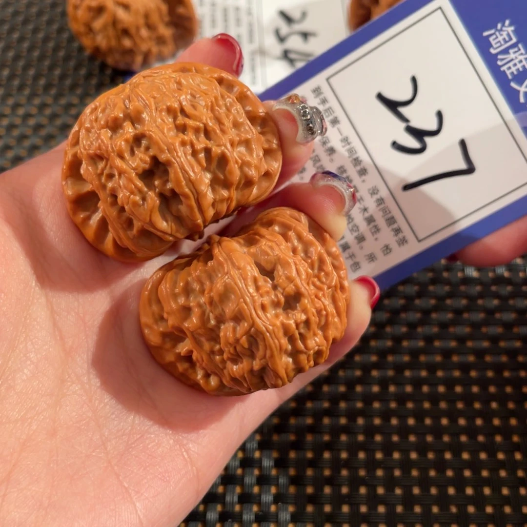 文玩核桃把件237号40尺白狮子