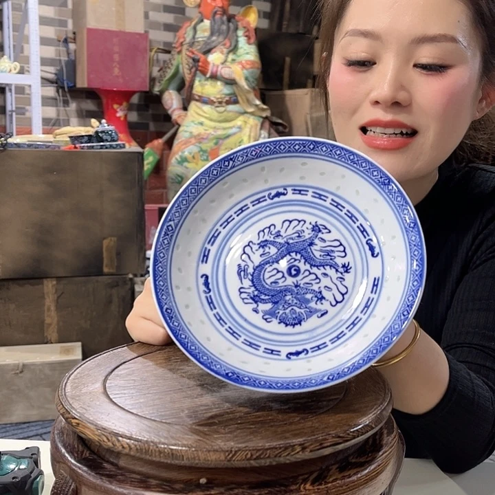 摆件陶瓷////景德镇陶瓷瓷器。18.5厘米。
