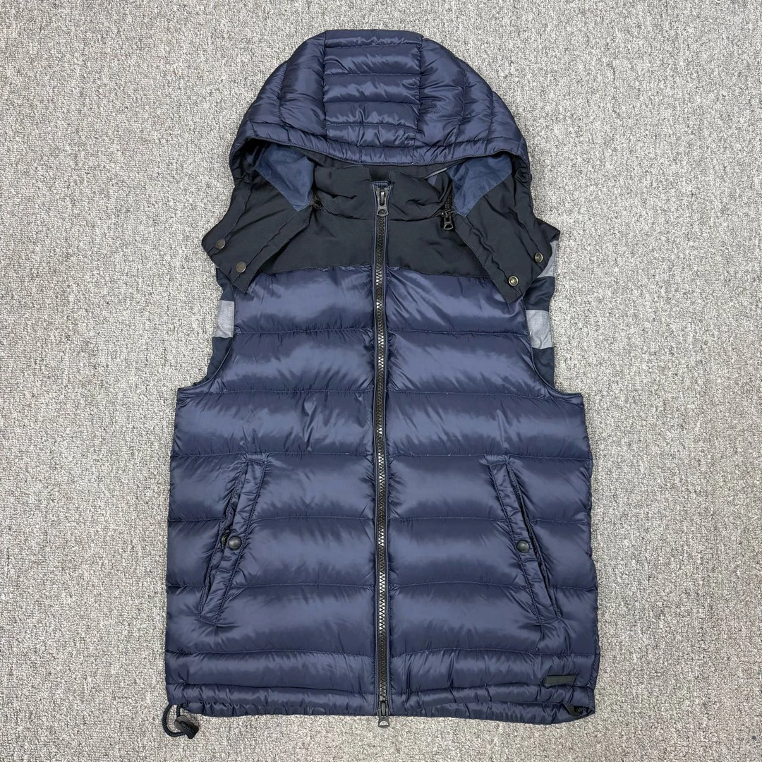 未使用 BURBERRY/博柏利 12717803藏蓝色羽绒服背心马甲未使用M码