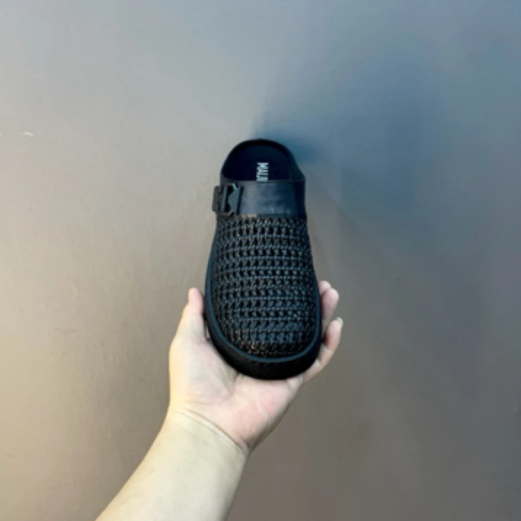 高端品质，休闲时尚男鞋凉鞋W