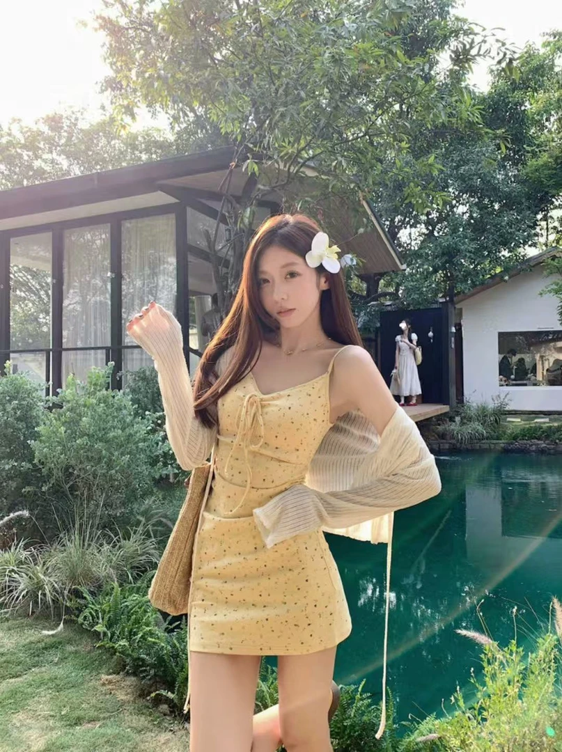 黄色吊带碎花连衣裙子女夏季2025新款小个子显瘦套装穿搭a字短裙