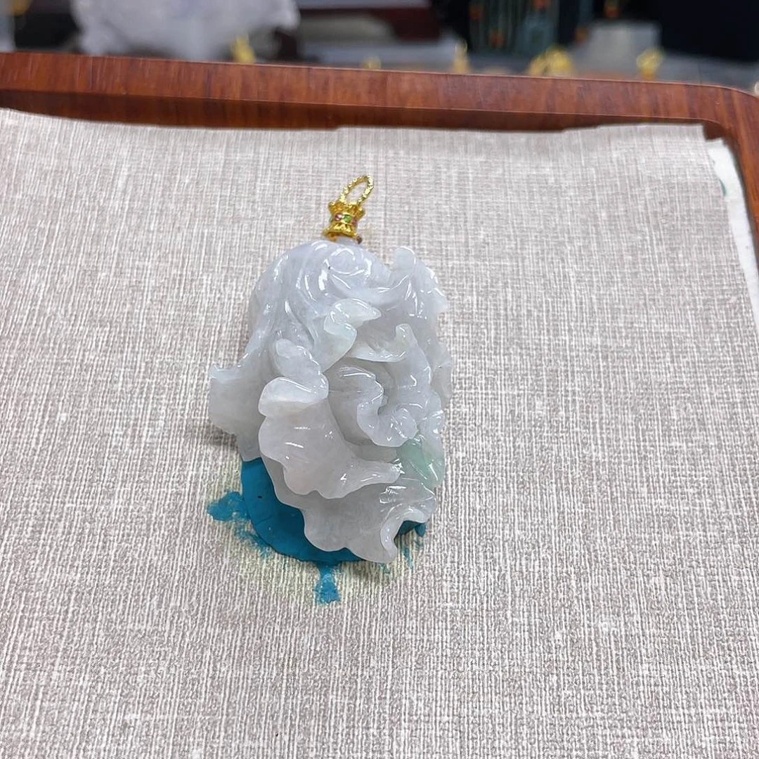 翡翠未镶嵌颈饰白莱