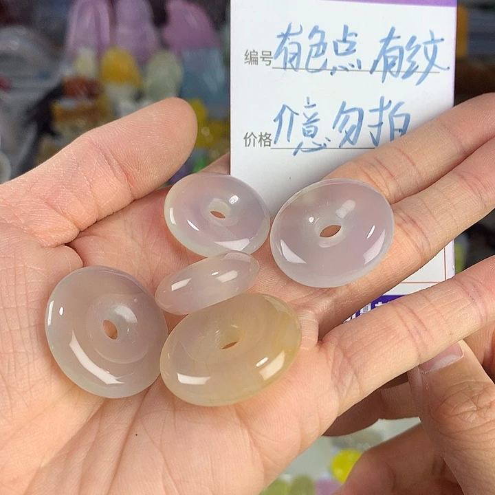 玛瑙/玉髓未镶嵌颈饰共5件