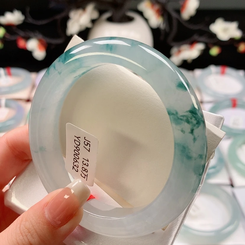 【闪购商品】未镶嵌手镯翡翠57玻璃种飘花毕业款