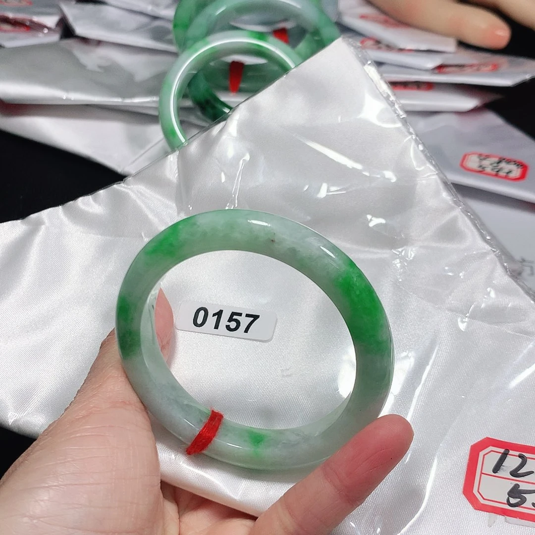 翡翠手镯未镶嵌天然缅甸A货翡翠手镯