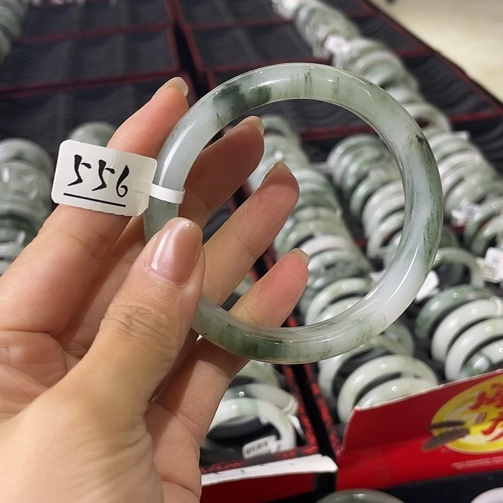 未镶嵌手镯石英岩玉