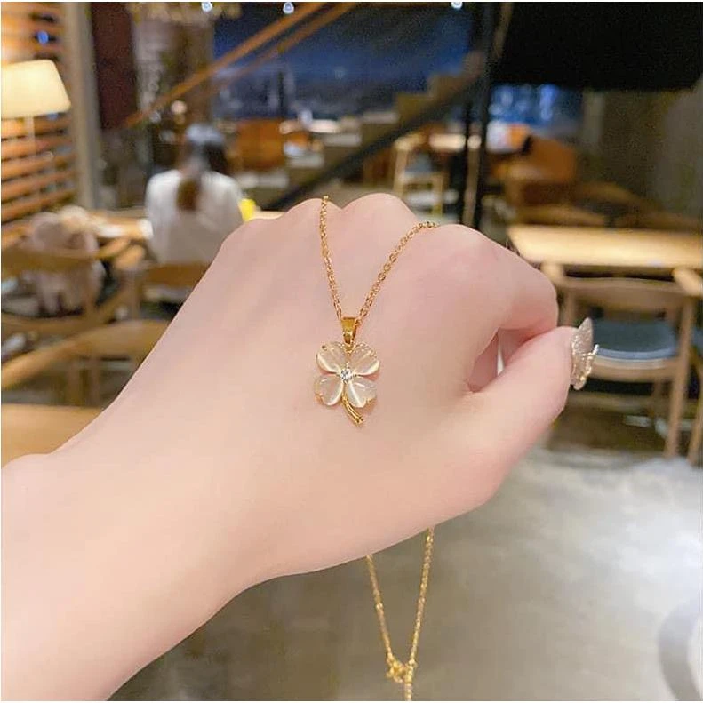 合金亚克力项链四叶草项链女夏天轻奢小众设计高级感毛衣链送闺蜜