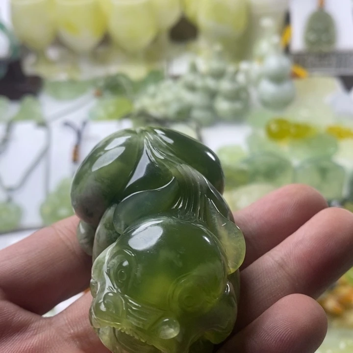 未镶嵌蛇纹石玉颈饰