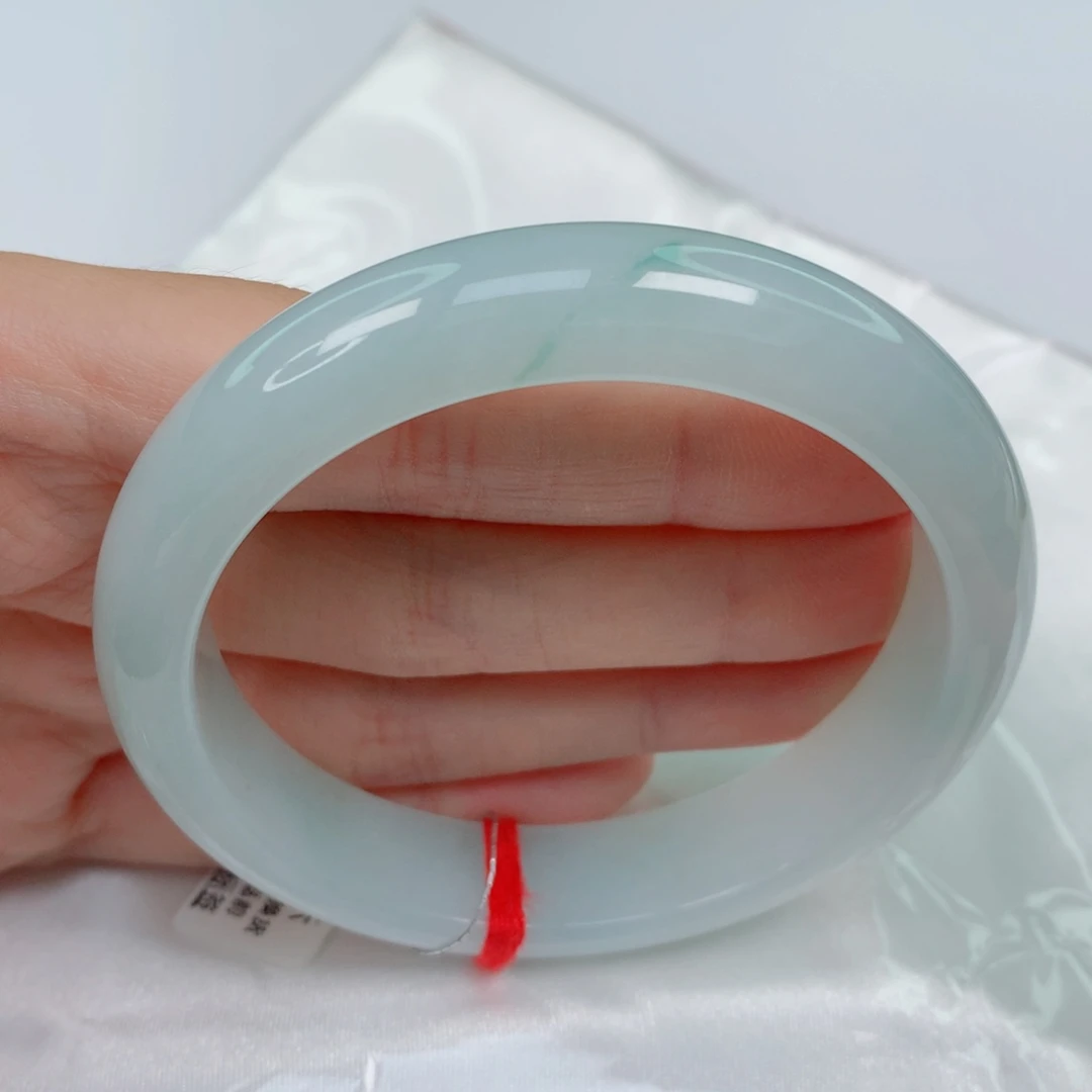 翡翠手镯未镶嵌57正圈，完整