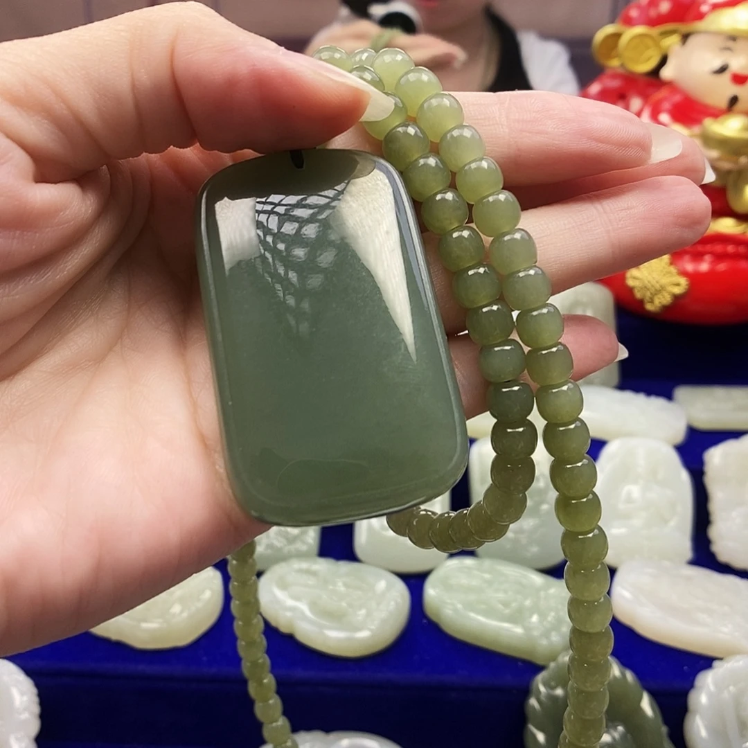 *****和田玉未镶嵌颈饰