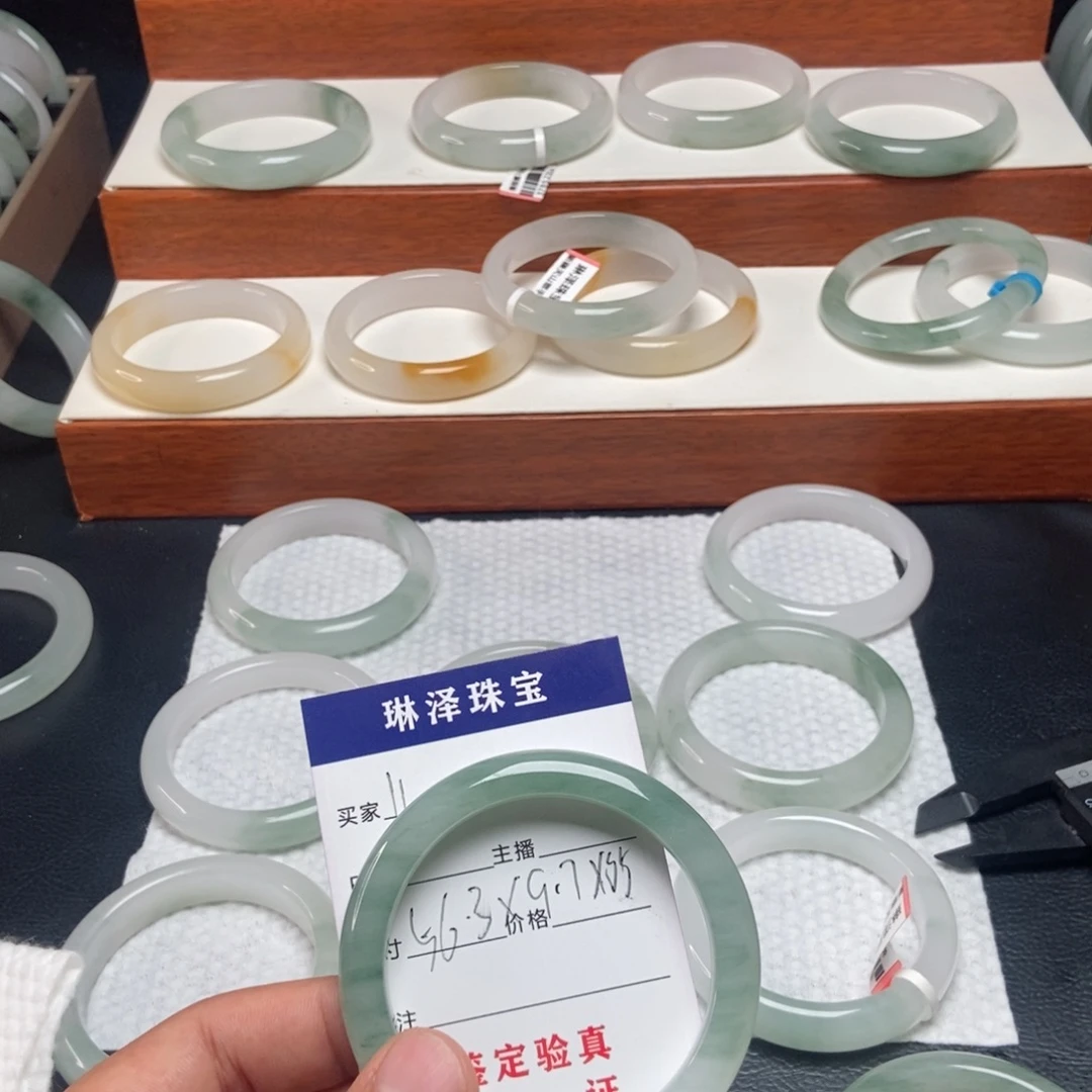谁***铁未镶嵌手镯石英质玉11