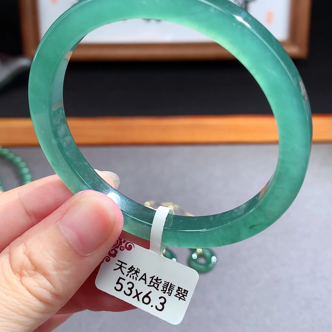 翡翠手镯（圆镯）未镶嵌