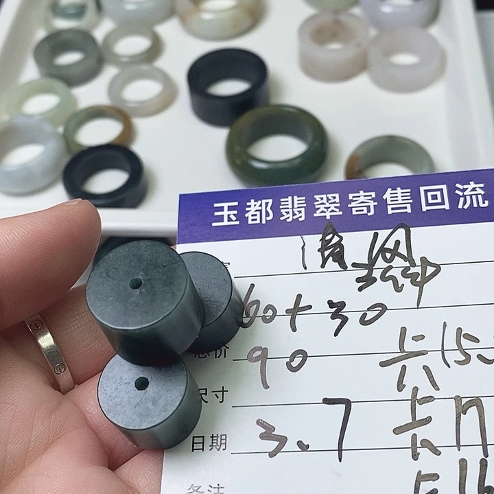 翡翠挂件未镶嵌清***来