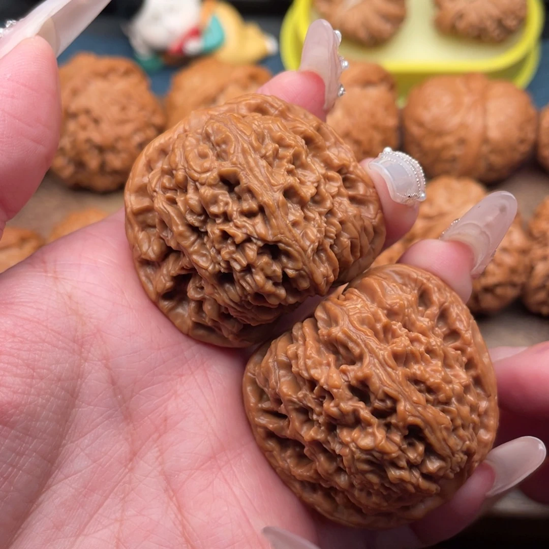 把件文玩核桃逐鹿红皮南疆43，克重49