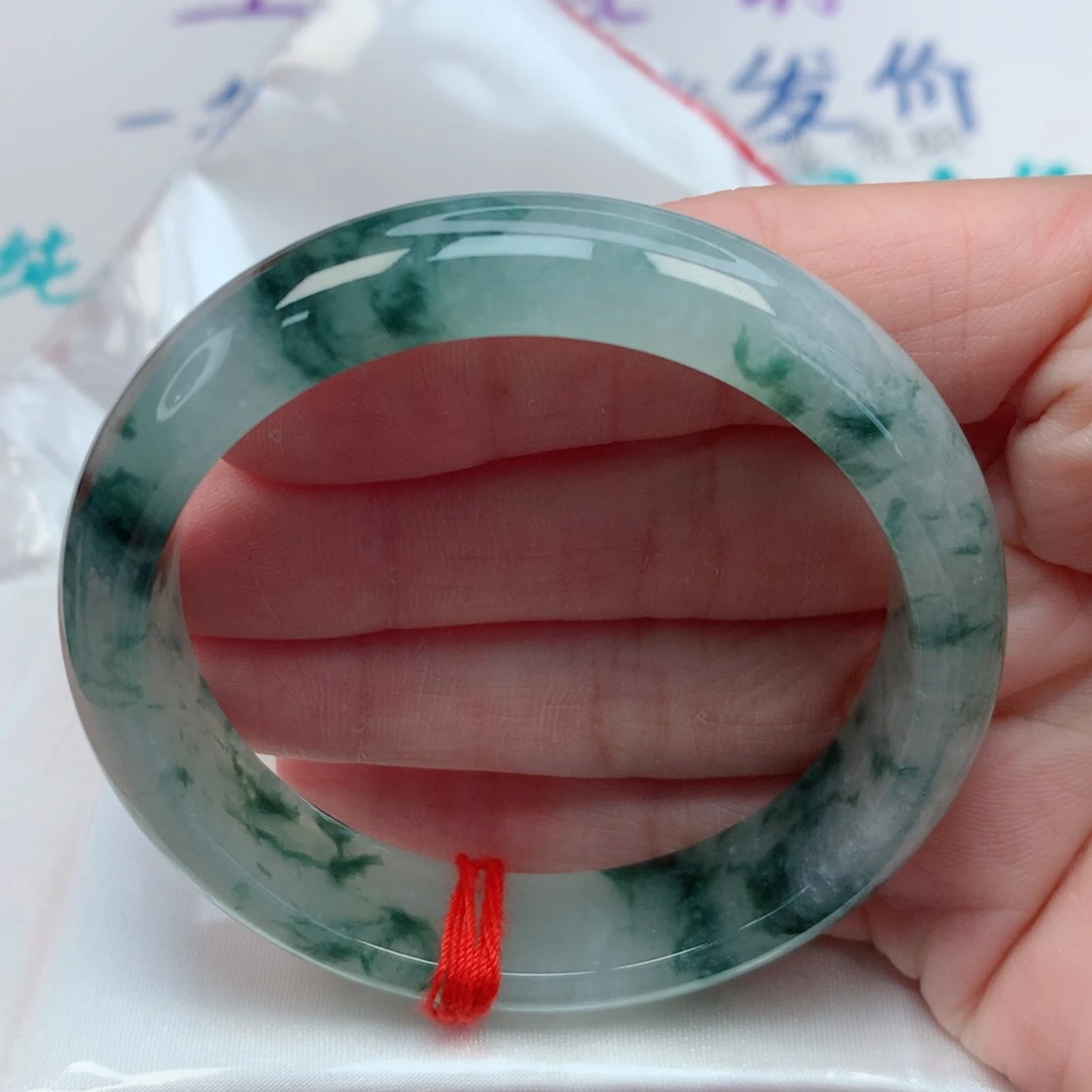翡翠手镯未镶嵌54.5圈 冰飘绿花 冰胶润 有瑕疵