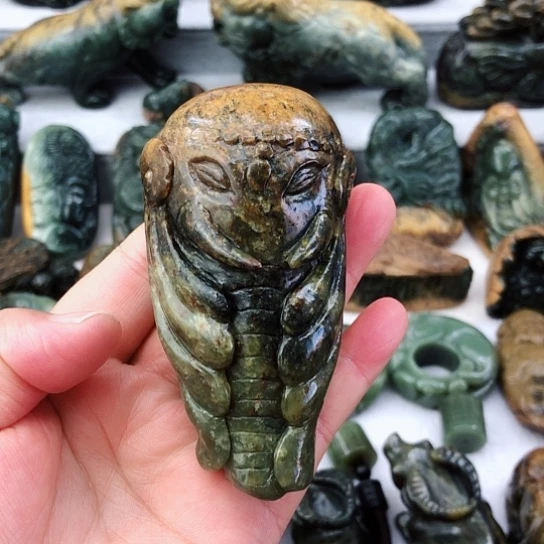 未镶嵌岫岩河磨玉（透闪石质玉）把件
