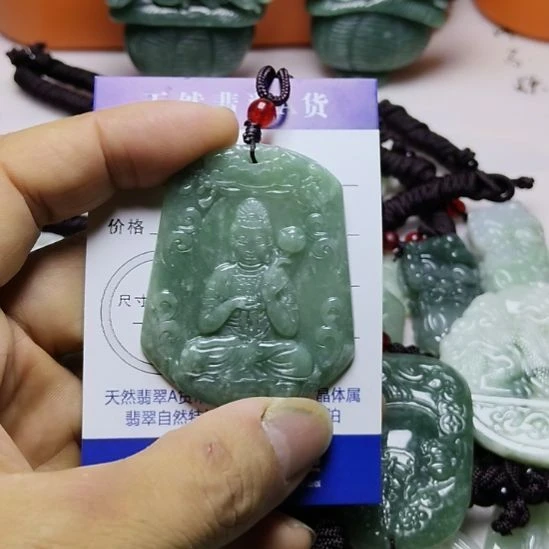 翡翠未镶嵌颈饰挂件