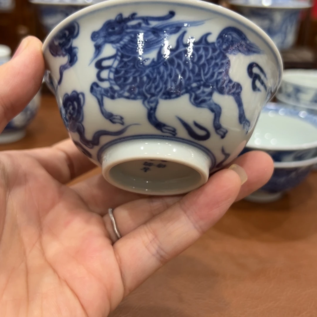 胖***！手绘青花麒麟追凤主人杯