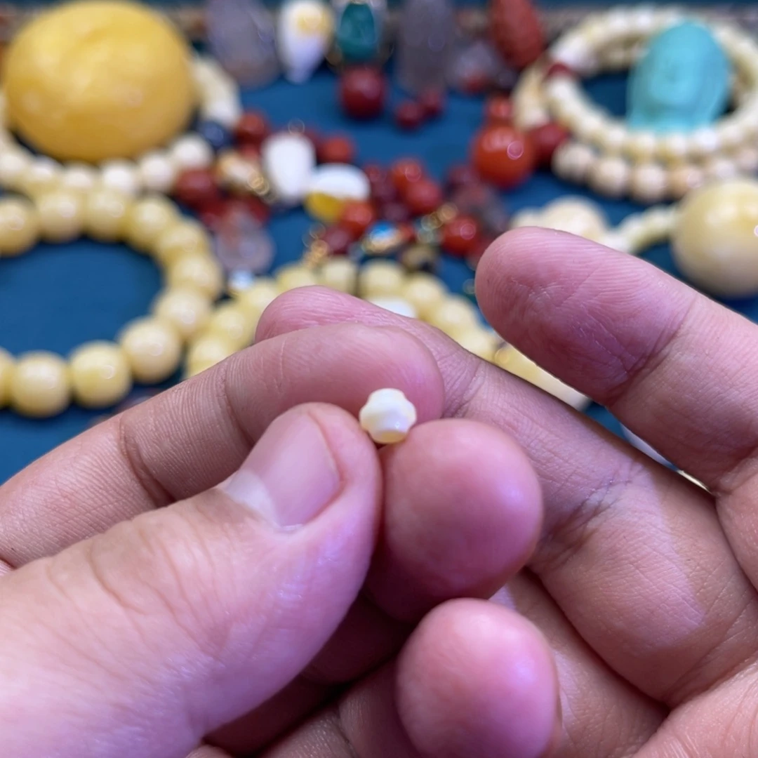 琥珀未镶嵌珠宝奇石22