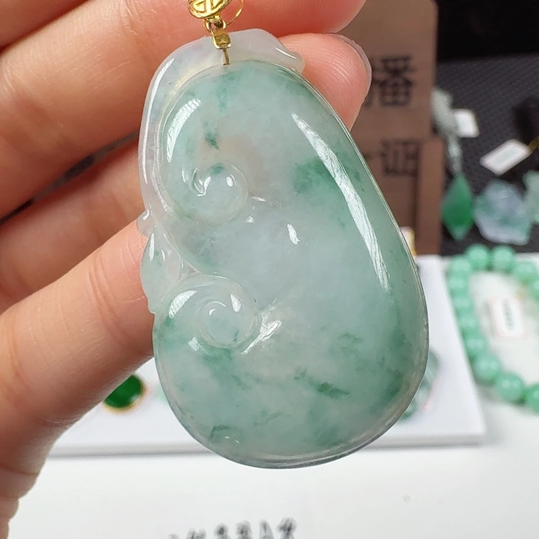 翡翠18K金镶嵌颈饰