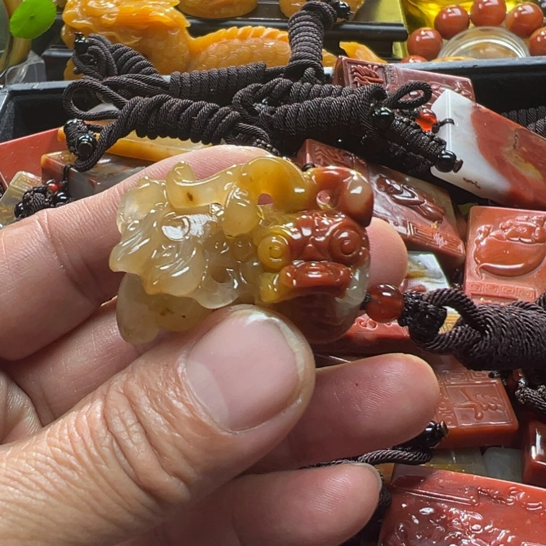 石英质玉未镶嵌颈饰