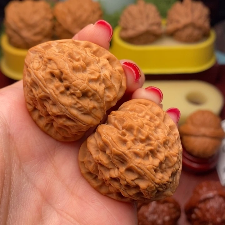 张***鱼桃核把件毕业三角白37……