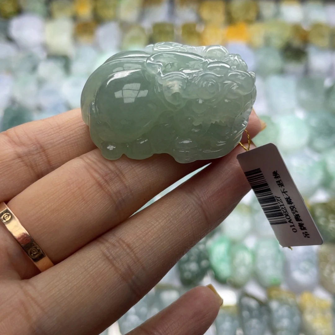 颈饰未镶嵌翡翠貔貅