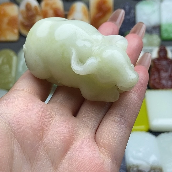 颈饰未镶嵌石英质玉