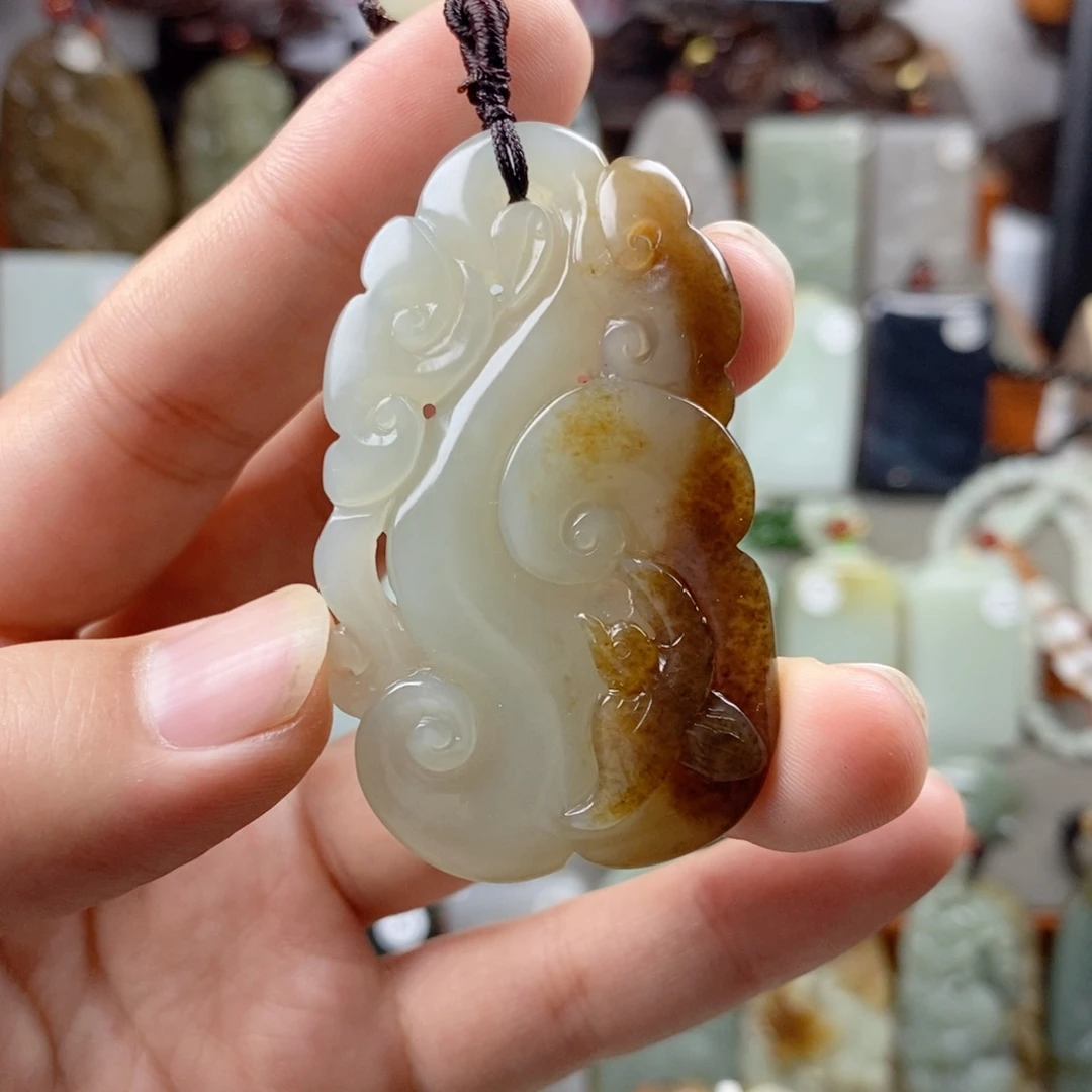 颈饰未镶嵌和田玉（糖玉）