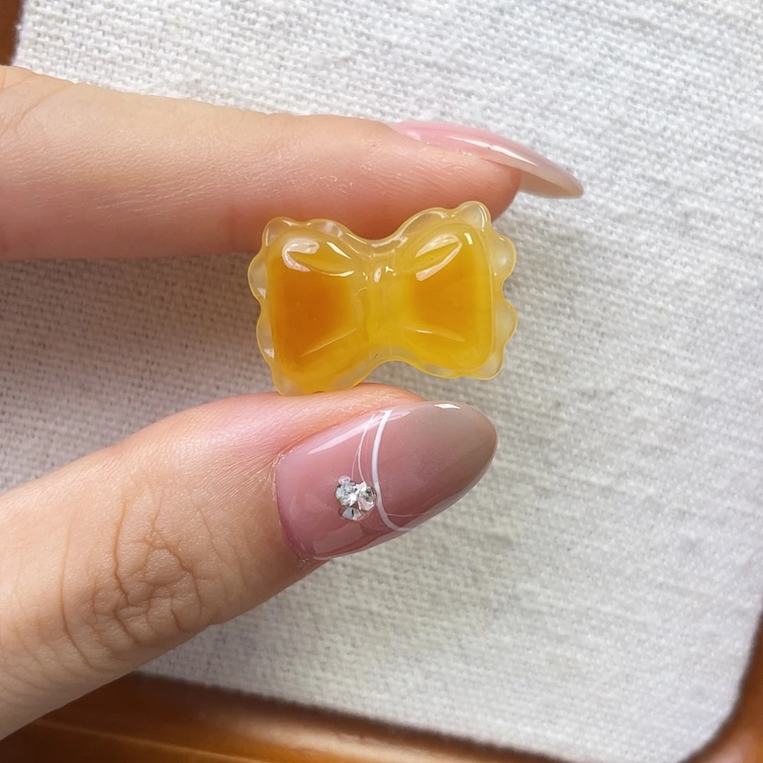 裸石琥珀未镶嵌蝴蝶结