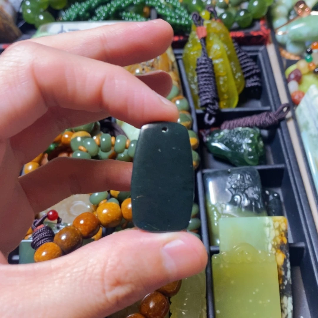 岫岩老玉（透闪石质玉）未镶嵌颈饰