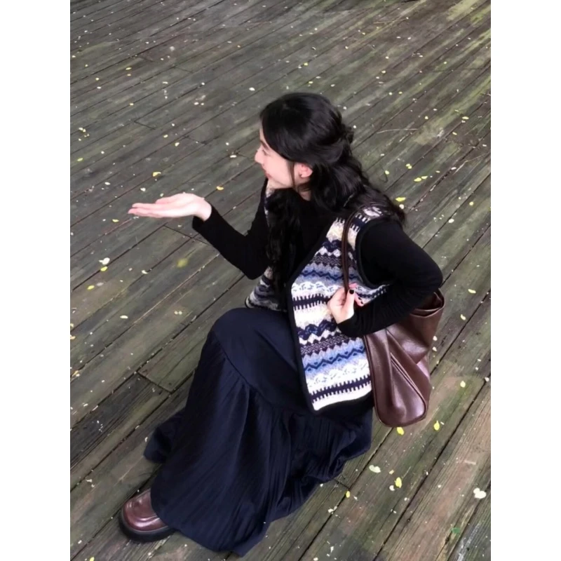 MARIE.COCO学院风穿搭撞色v领叠穿马甲外套针织打底衫半身裙套装