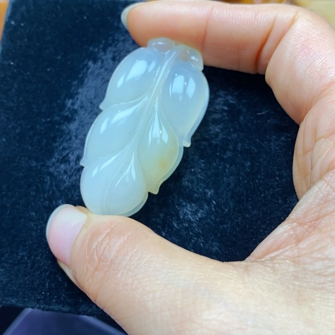 未镶嵌石英质玉（黄龙玉）颈饰
