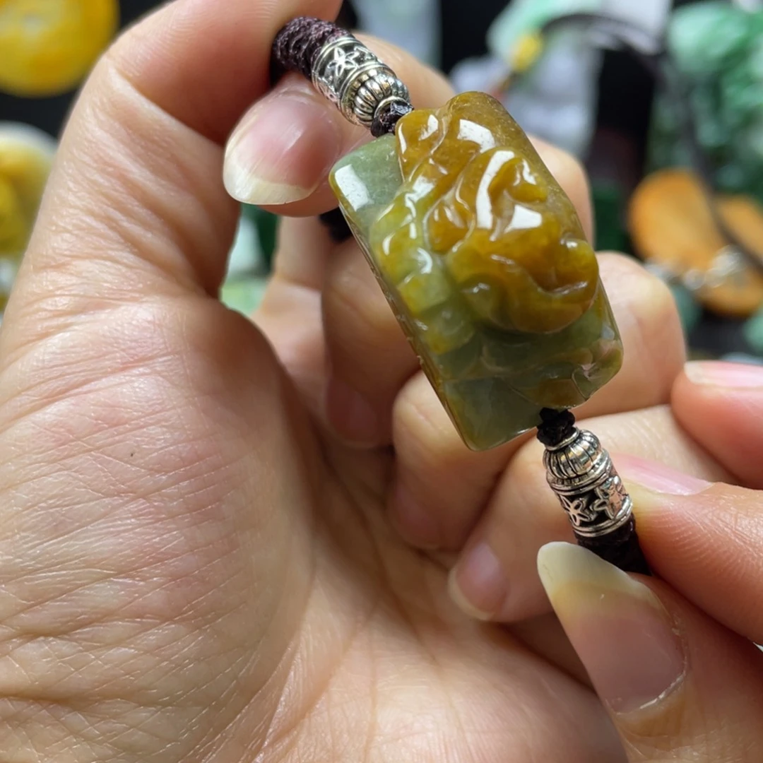 翡翠颈饰未镶嵌牌子