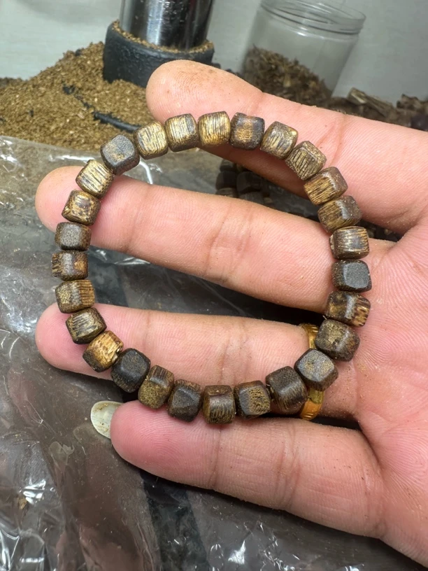 绿奇楠沉香随型单圈手串多样性发货一