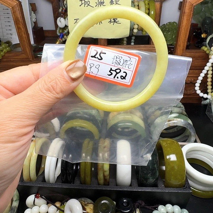 蛇纹石玉未镶嵌手镯
