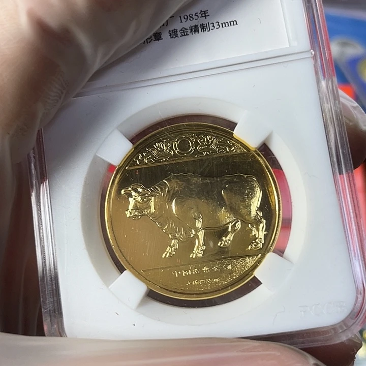 其他普通金属85年镀金生肖牛