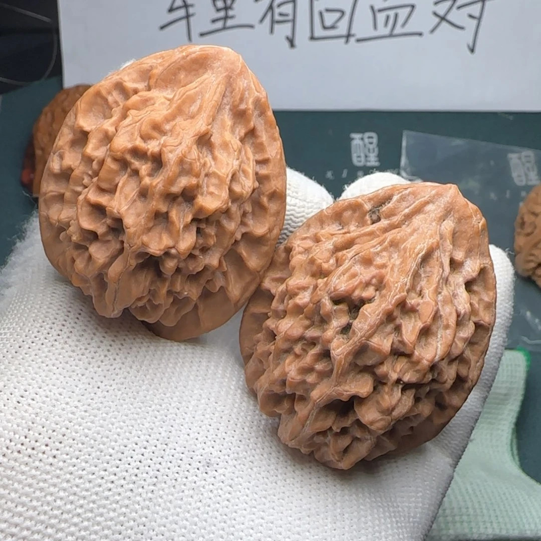 文玩核桃吊坠三角帽