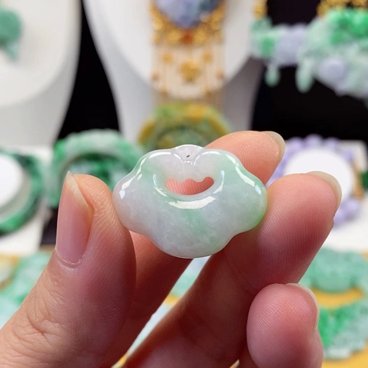 翡翠颈饰未镶嵌翡翠吊坠