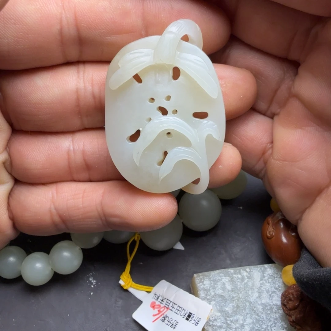 深***猫和田玉未镶嵌颈饰