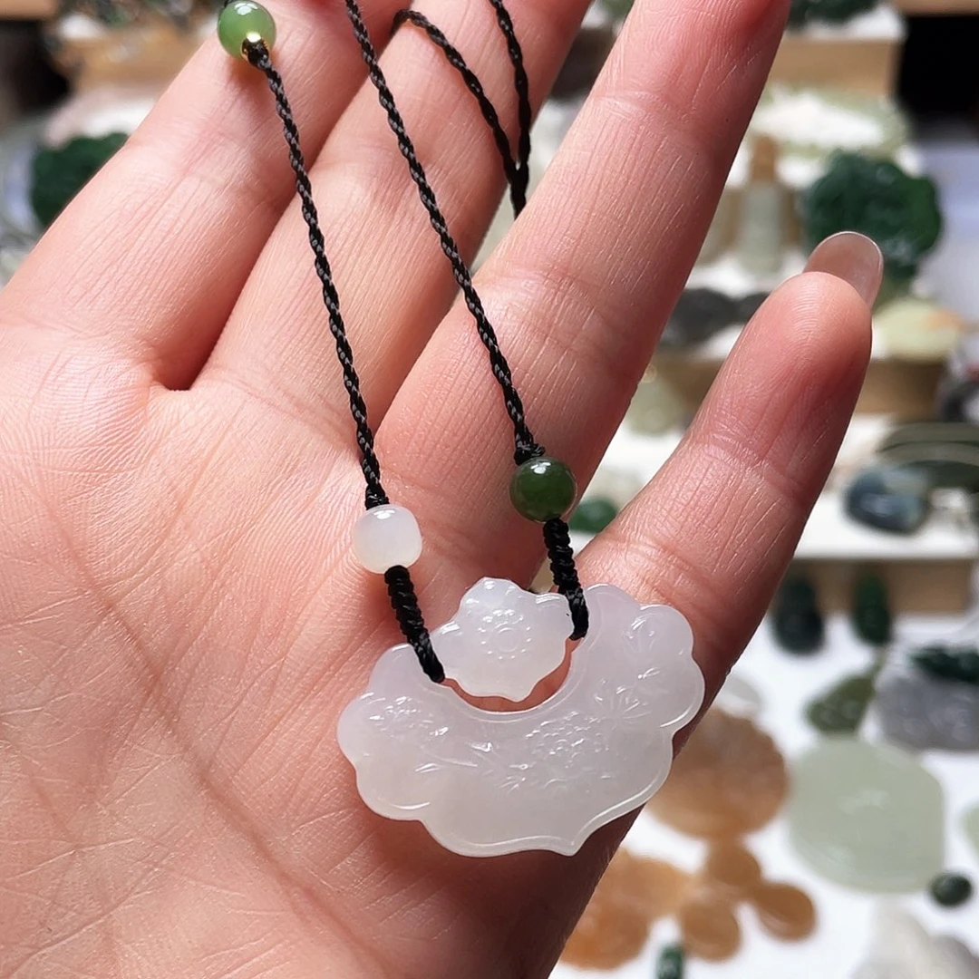 和田玉未镶嵌吊坠(赠链)冰白锦鲤锁