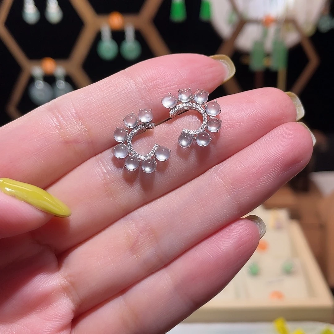 18K金镶嵌翡翠耳饰