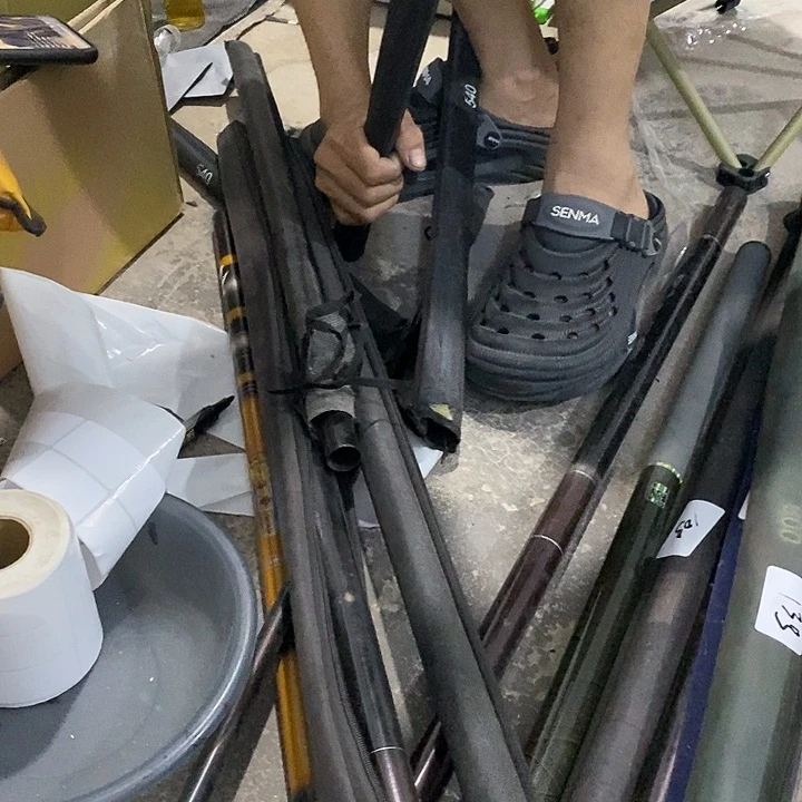 图案不一样的5.4米鱼竿一根瑕疵不足尺