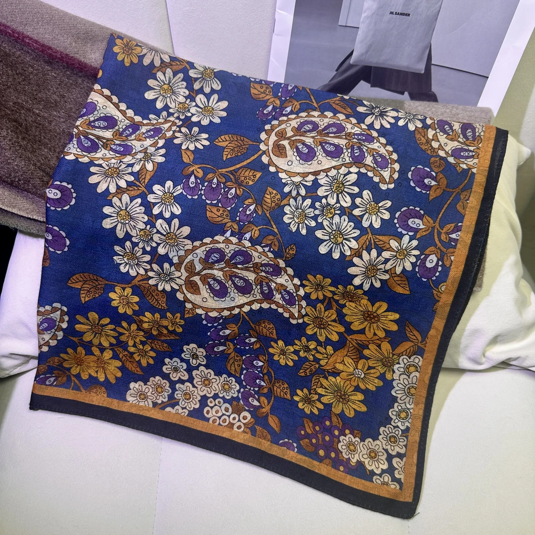 中国风复古港风田园风欧美风丝巾斜纹双层休闲蓝色蓝底花簇